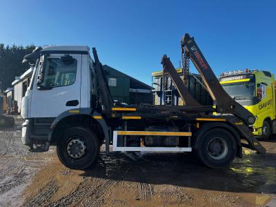 MERCEDES AROCS SKIP LOADER